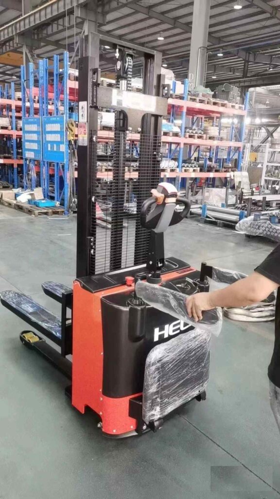 Electric pallet stacker
